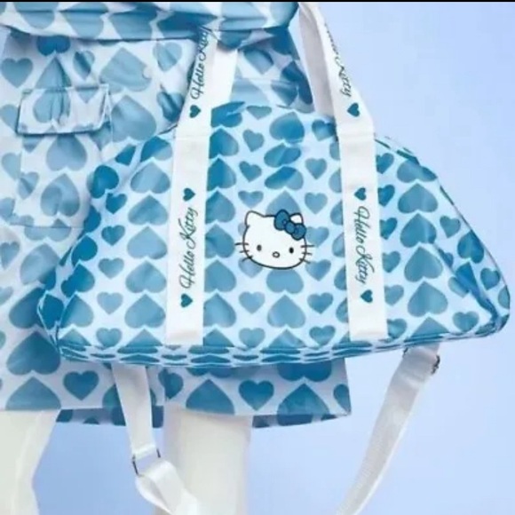 SOLD 🚫 Hello Kitty Forever 21 Blue Heart Angel Duffel Bag Weekend Luggage Travel - Picture 8 of 8